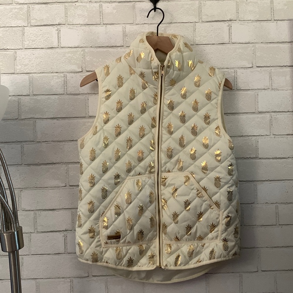 Simply southern white and gold pineapple vest women’s size medium